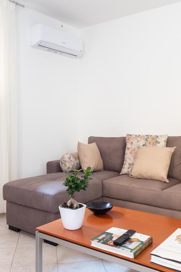 Spacious 3-Bedroom Apartment With Courtyard In Tempio Pausania - Perfect For Families Экстерьер фото