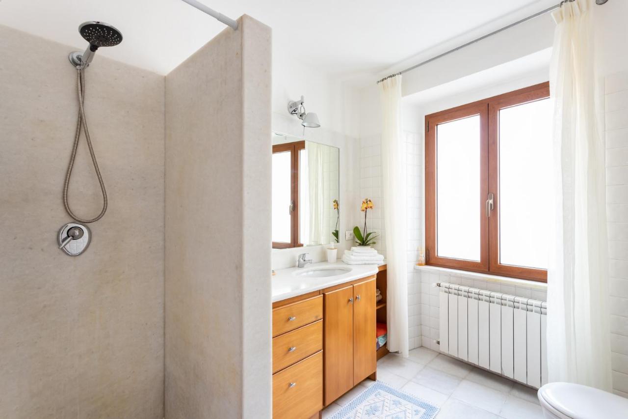 Spacious 3-Bedroom Apartment With Courtyard In Tempio Pausania - Perfect For Families Экстерьер фото