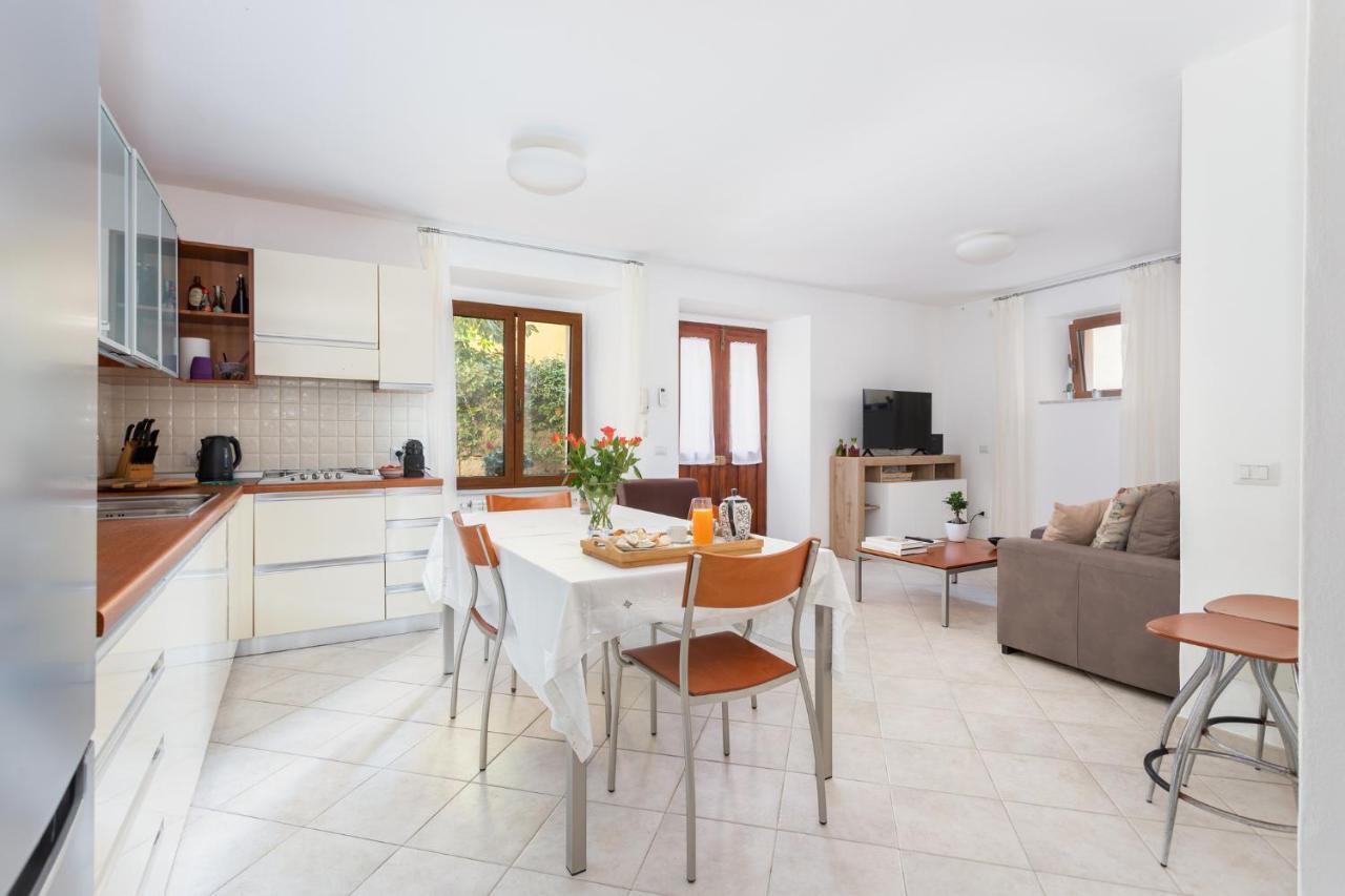 Spacious 3-Bedroom Apartment With Courtyard In Tempio Pausania - Perfect For Families Экстерьер фото