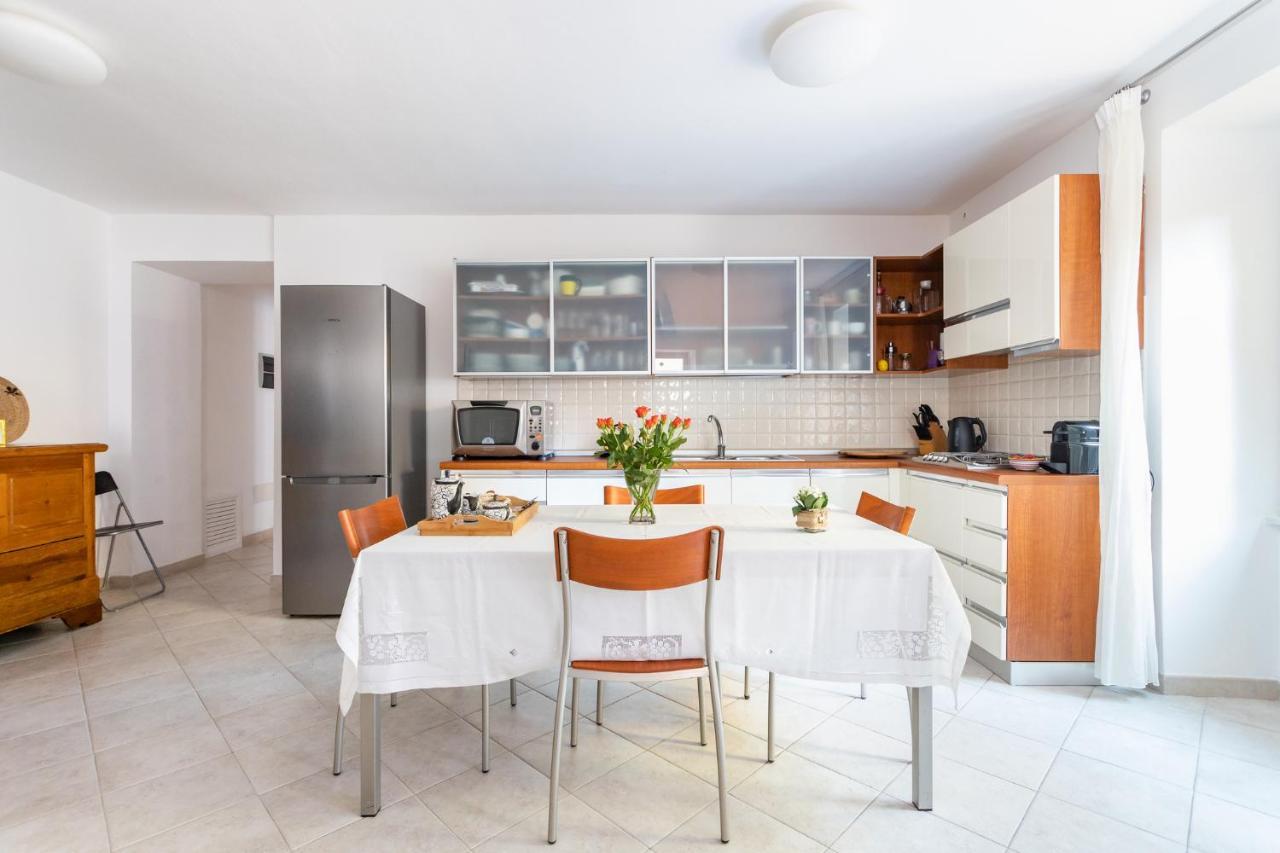 Spacious 3-Bedroom Apartment With Courtyard In Tempio Pausania - Perfect For Families Экстерьер фото