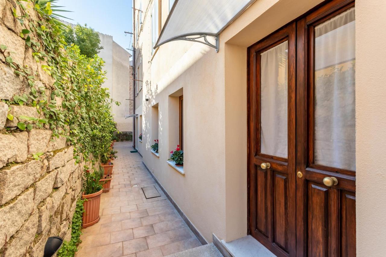 Spacious 3-Bedroom Apartment With Courtyard In Tempio Pausania - Perfect For Families Экстерьер фото